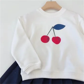 nauja vaikų vyšnių megztinis ilgomis rankovėmis balti spintų viršuje kūdikių